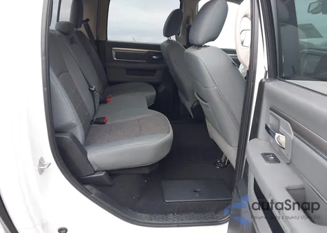 2018 Ram 1500 Big Horn 4X4 6'4 Box z USA, uszkodzony, nr VIN 1C6RR7TM1JS226856